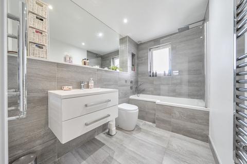 2 bedroom flat for sale, Pelman Way, Epsom KT19