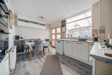 Aldersgrove Avenue, London