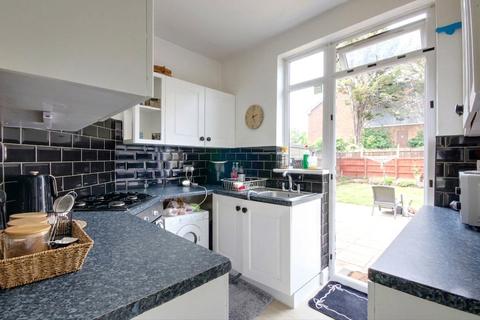 2 bedroom maisonette for sale, Lincoln Way, Enfield, EN1