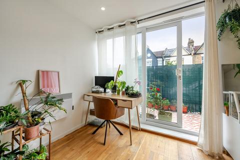1 bedroom apartment for sale, Borland Road, London