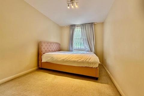 2 bedroom flat to rent, Kilburn Park Road, Carlton Vale