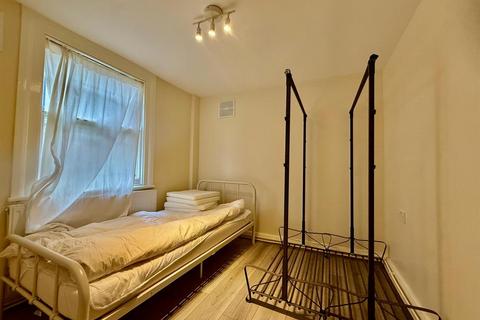 2 bedroom flat to rent, Kilburn Park Road, Carlton Vale