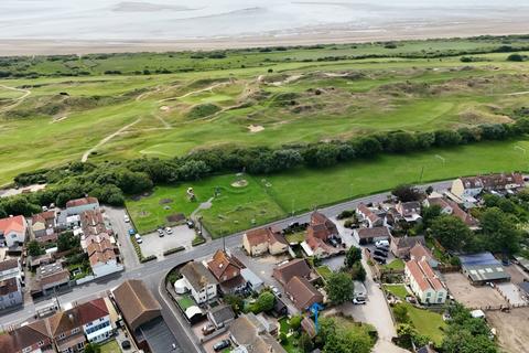 2 bedroom bungalow for sale, Berrow Road, Burnham-on-Sea, Somerset, TA8