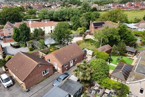 2 bedroom bungalow for sale, Berrow Road, Burnham-on-Sea, Somerset, TA8
