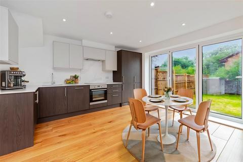 3 bedroom semi-detached house for sale, Hardwicke Place, London Colney