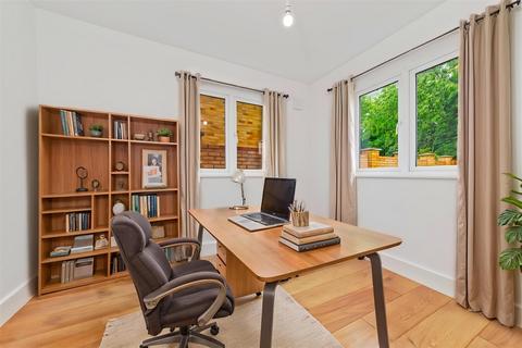 3 bedroom semi-detached house for sale, Hardwicke Place, London Colney