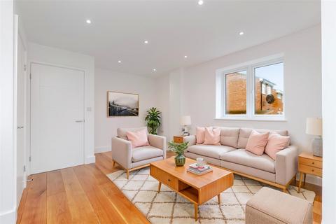 3 bedroom semi-detached house for sale, Hardwicke Place, London Colney
