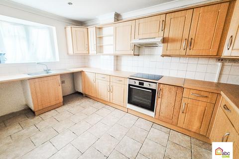 3 bed terraced house for rent in Sparkbridge, Laindon, Basildon