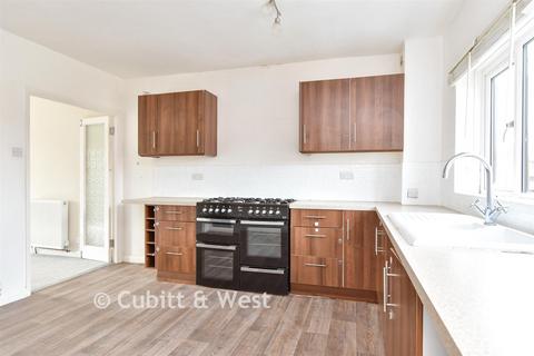 4 bedroom townhouse for sale, Dinsdale Gardens, Rustington BN16