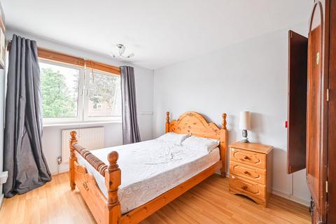 3 bedroom house to rent, Sark Walk, Canning Town, London, E16
