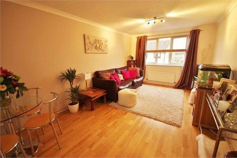 1 bed flat/apartment for rent in Courtlands Close, WD24, Watford, WD24