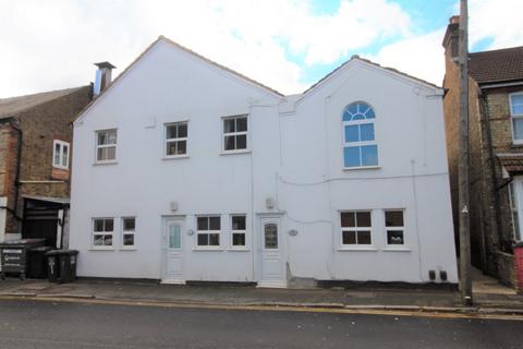 2 bed flat/apartment for rent in Lowestoft Road, North Watford, WD24