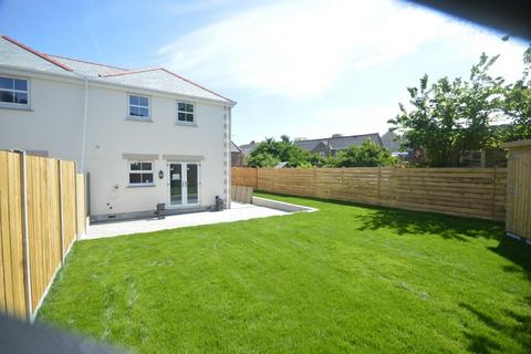 3 bedroom end of terrace house to rent, Madderns Row, Church Road, Pool, Redruth