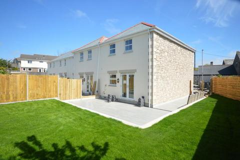 3 bedroom end of terrace house to rent, Madderns Row, Church Road, Pool, Redruth