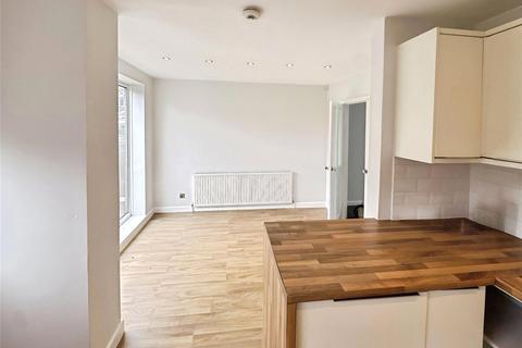3 bedroom semi-detached house to rent, Howden Avenue, Doncaster DN6
