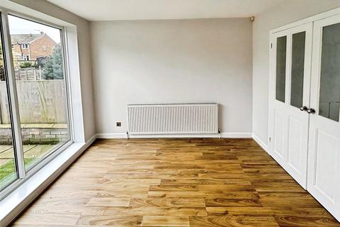 3 bedroom semi-detached house to rent, Howden Avenue, Doncaster DN6