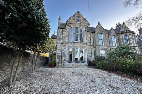 5 bed semi-detached house for rent in Kennedy Gardens, St Andrews, Fife