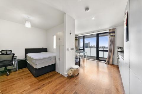 Studio to rent, Lighterman Point, Aberfeldy Village, London, E14