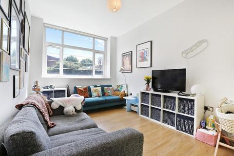 2 bedroom flat for sale, Denmark Road, London, SE5