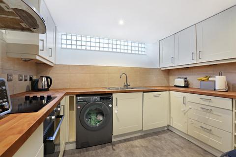 2 bedroom flat for sale, Denmark Road, London, SE5