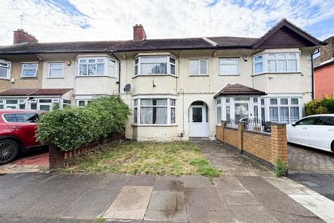 4 bedroom terraced house to rent, Springfield Drive, Ilford, IG2