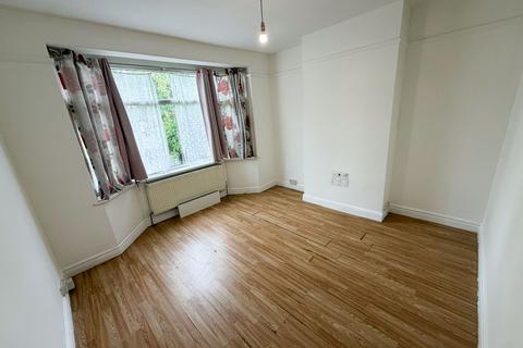 4 bedroom terraced house to rent, Springfield Drive, Ilford, IG2