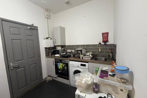 Studio to rent, Dodworth Road , S70