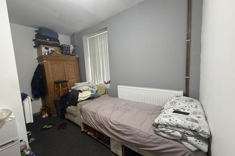 Studio to rent, Dodworth Road , S70