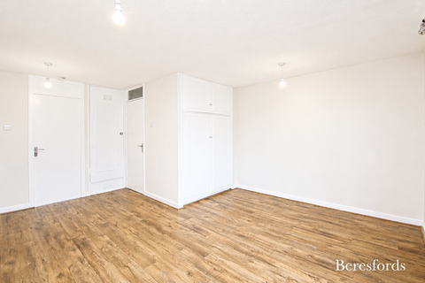 Studio to rent, Scaldhurst, Pitsea, SS13