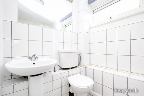 Studio to rent, Scaldhurst, Pitsea, SS13