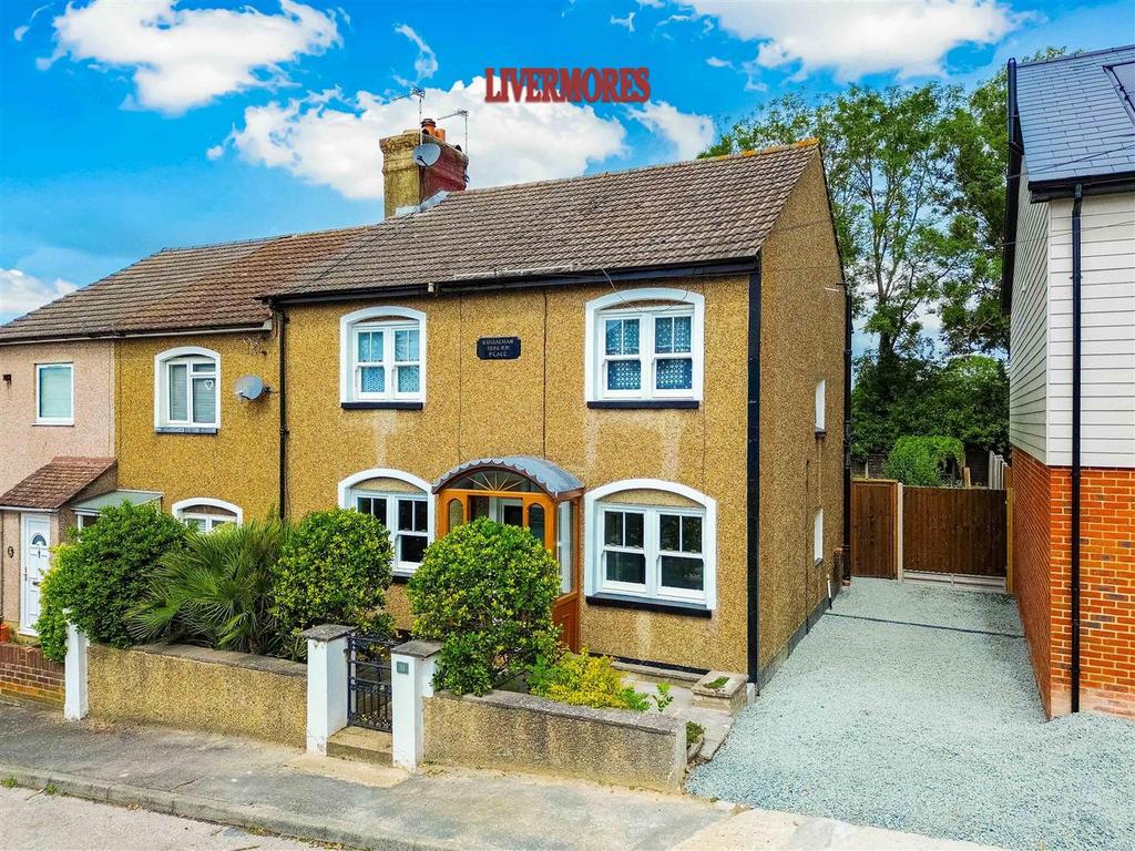 Detached house exterior, driveway