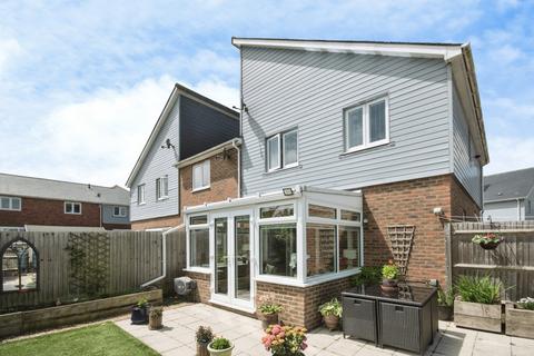 3 bedroom end of terrace house for sale, Cornflower Crescent, POLEGATE, East Sussex, BN26