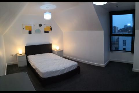 3 bedroom duplex to rent, West Craven Street, Salford M5