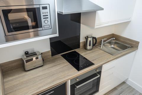 Studio to rent, 84-86 Derrys Villas, Flat 9