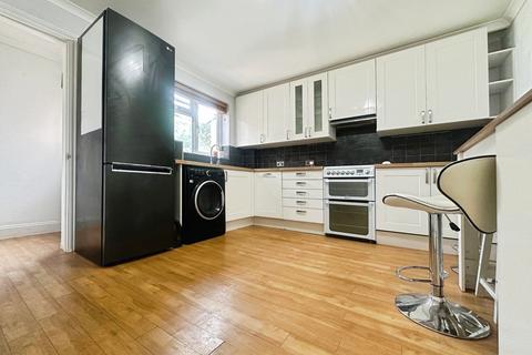 2 bedroom detached house to rent, Diamond Road, Hertfordshire WD24