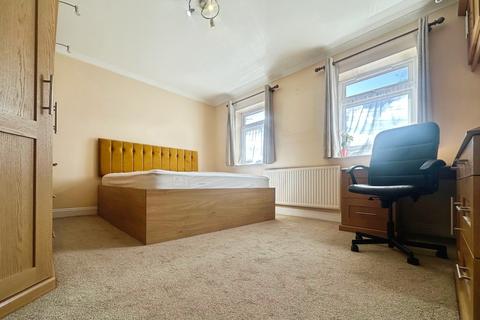 2 bedroom detached house to rent, Diamond Road, Hertfordshire WD24