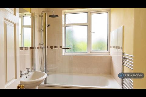 2 bedroom maisonette to rent, Longheath Gardens, Croydon, CR0