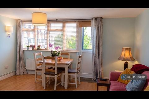 2 bedroom maisonette to rent, Longheath Gardens, Croydon, CR0