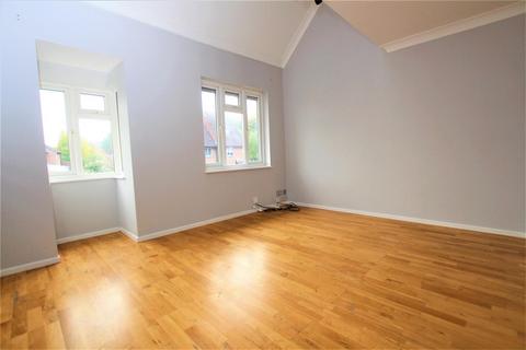 2 bedroom maisonette to rent, Heathlee Road, Crayford, Kent