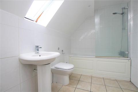 2 bedroom maisonette to rent, Heathlee Road, Crayford, Kent