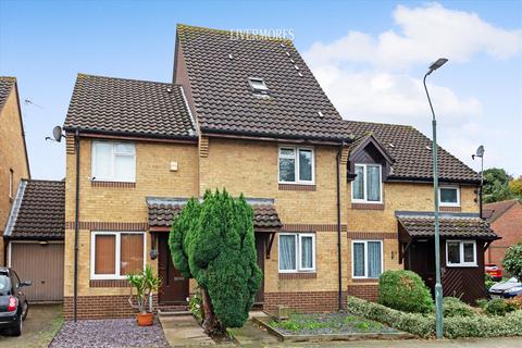 2 bedroom maisonette to rent, Heathlee Road, Crayford, Kent
