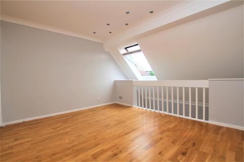 2 bedroom maisonette to rent, Heathlee Road, Crayford, Kent