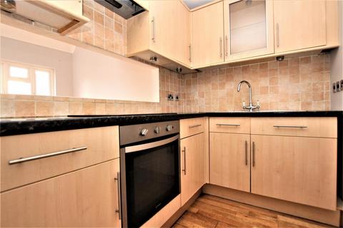 2 bedroom maisonette to rent, Heathlee Road, Crayford, Kent