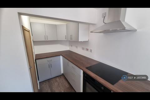 3 bedroom end of terrace house to rent, Handcross Court, Corby, NN18