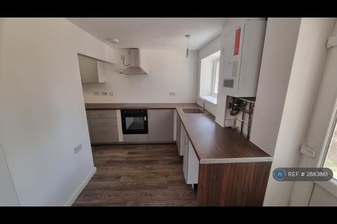 3 bedroom end of terrace house to rent, Handcross Court, Corby, NN18