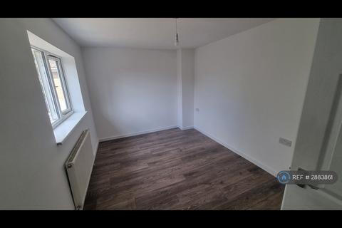 3 bedroom end of terrace house to rent, Handcross Court, Corby, NN18