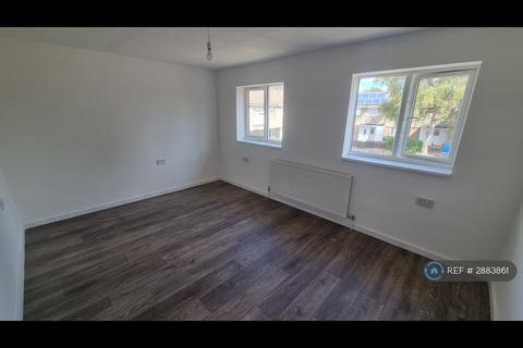 3 bedroom end of terrace house to rent, Handcross Court, Corby, NN18