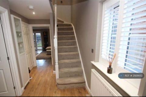 3 bedroom detached house to rent, Red Kite Way, High Wycombe, HP13