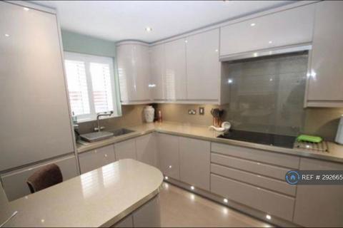 3 bedroom detached house to rent, Red Kite Way, High Wycombe, HP13