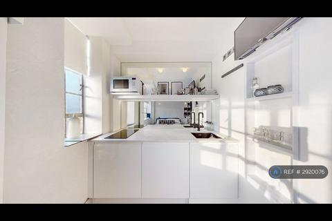 Studio to rent, Chelsea Cloisters, London, SW3